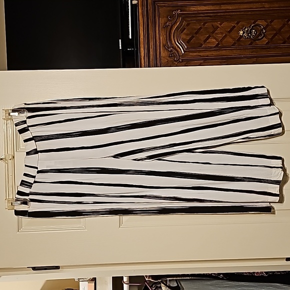 Chico’s Wide Leg Cropped Pants - Picture 2 of 4